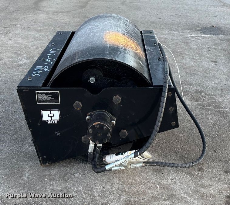 image for item FG1613 2025 GIYI VR39 compact utility loader vibratory roller