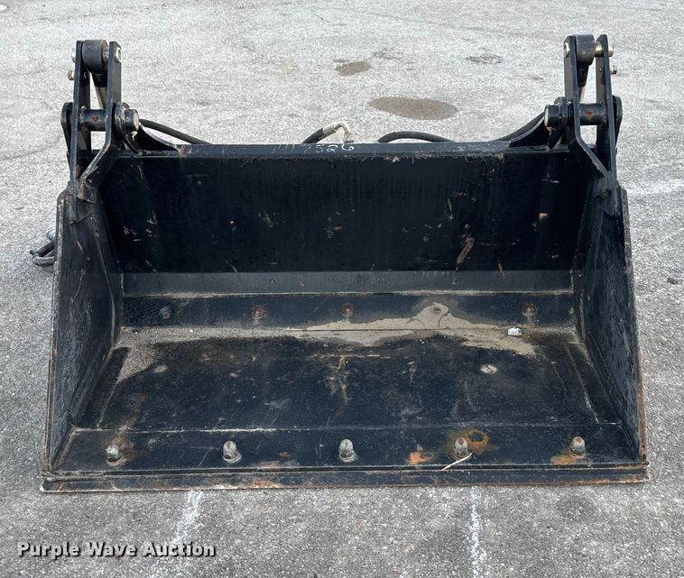 image for item FG1615 Compact utility loader 4-in-1 bucket