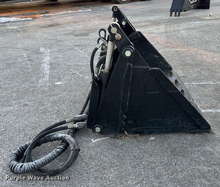 image for item FG1615 Compact utility loader 4-in-1 bucket