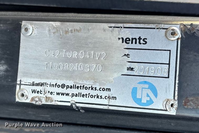 image for item FG1615 Compact utility loader 4-in-1 bucket