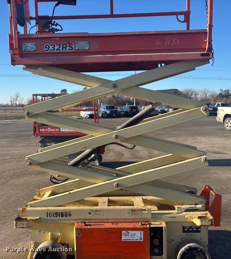 image for item FG1619 2016 JLG 1932 RS Scissor lift
