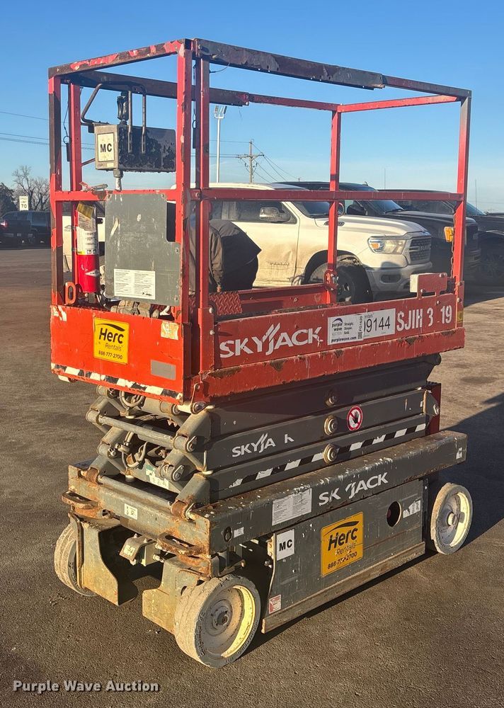 image for item FG1620 2018 Skyjack SJIII 3219 scissor lift
