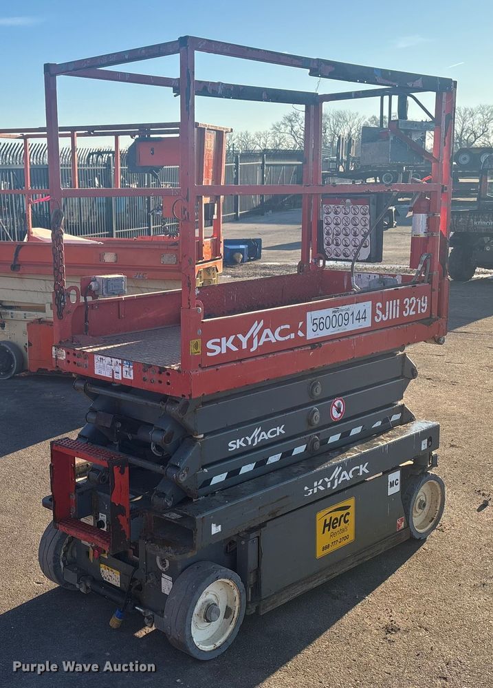 image for item FG1620 2018 Skyjack SJIII 3219 scissor lift