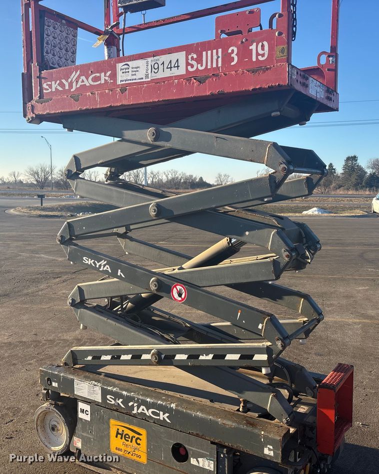 image for item FG1620 2018 Skyjack SJIII 3219 scissor lift