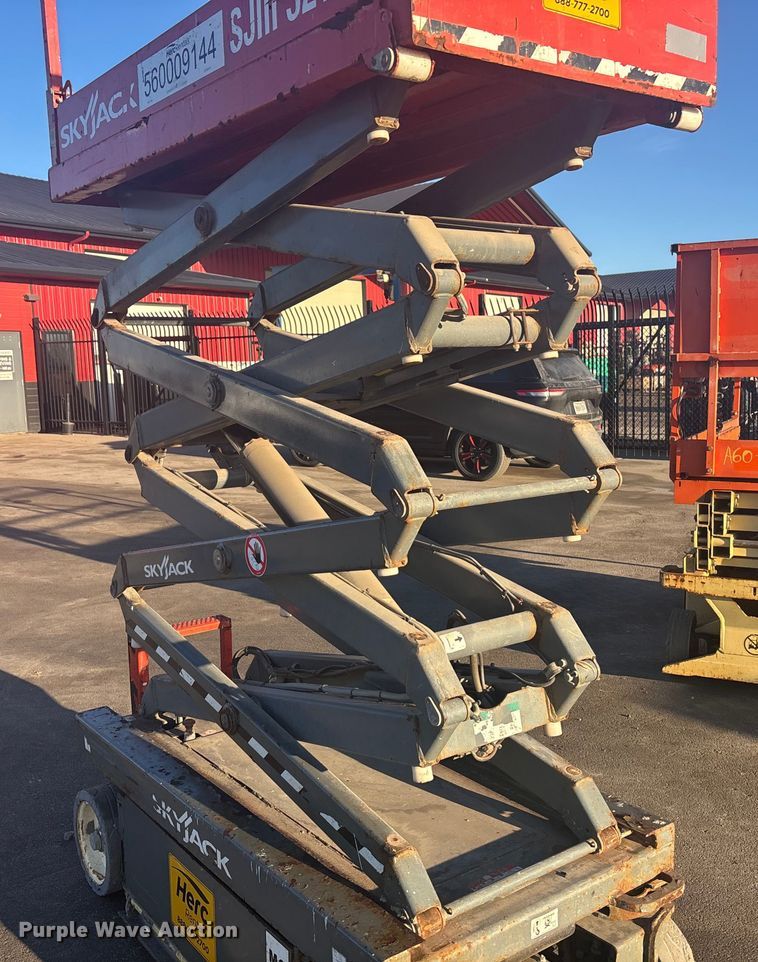 image for item FG1620 2018 Skyjack SJIII 3219 scissor lift