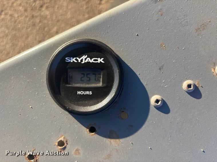 image for item FG1620 2018 Skyjack SJIII 3219 scissor lift