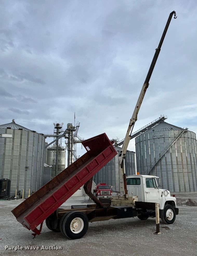 image for item FG1635 1988 Ford LN8000 crane truck