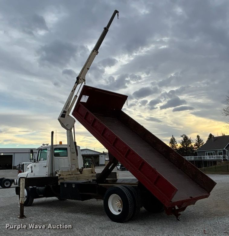 image for item FG1635 1988 Ford LN8000 crane truck