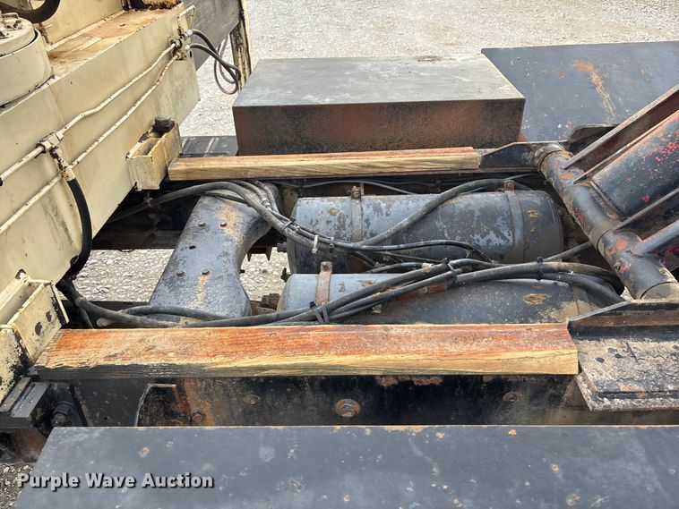 image for item FG1635 1988 Ford LN8000 crane truck