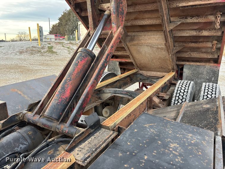 image for item FG1635 1988 Ford LN8000 crane truck