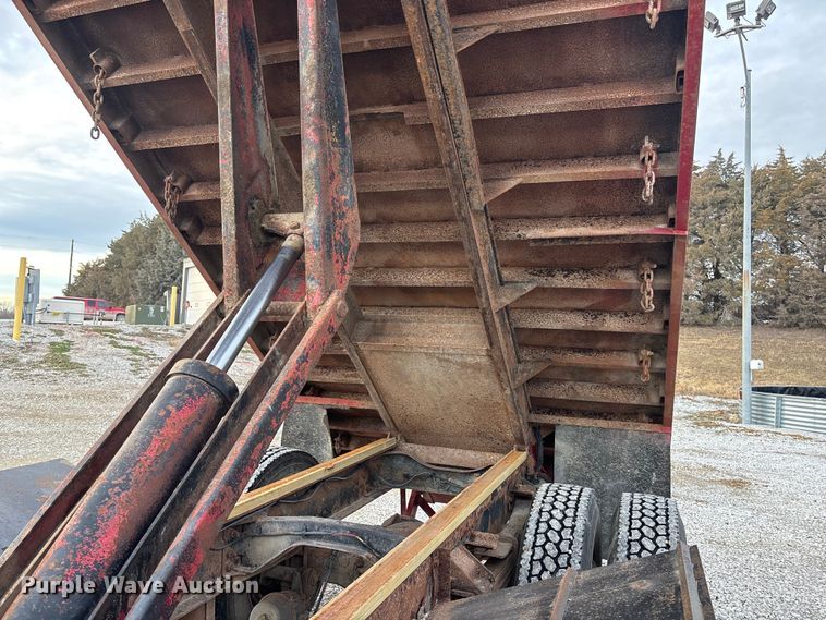 image for item FG1635 1988 Ford LN8000 crane truck