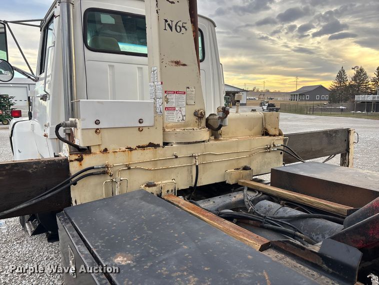 image for item FG1635 1988 Ford LN8000 crane truck