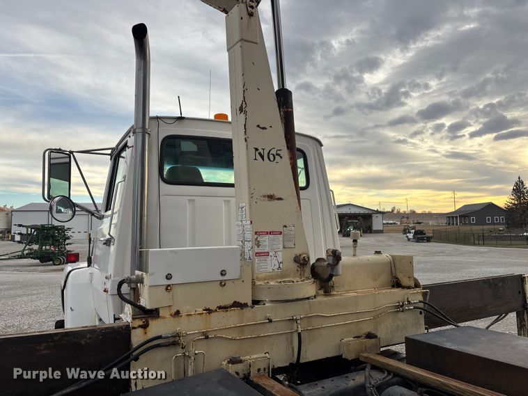 image for item FG1635 1988 Ford LN8000 crane truck