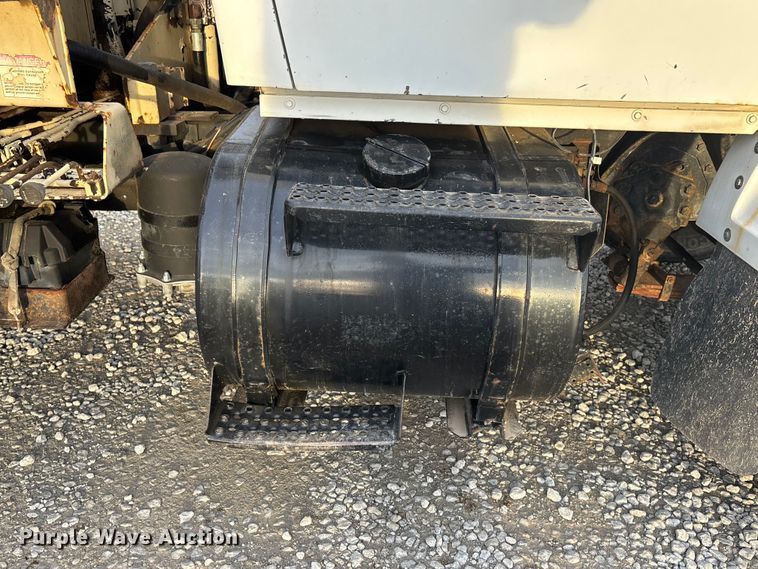 image for item FG1635 1988 Ford LN8000 crane truck