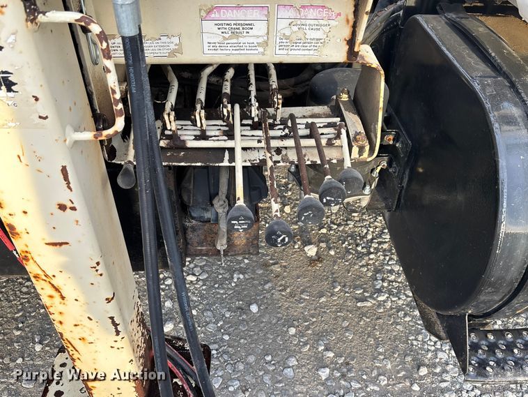 image for item FG1635 1988 Ford LN8000 crane truck