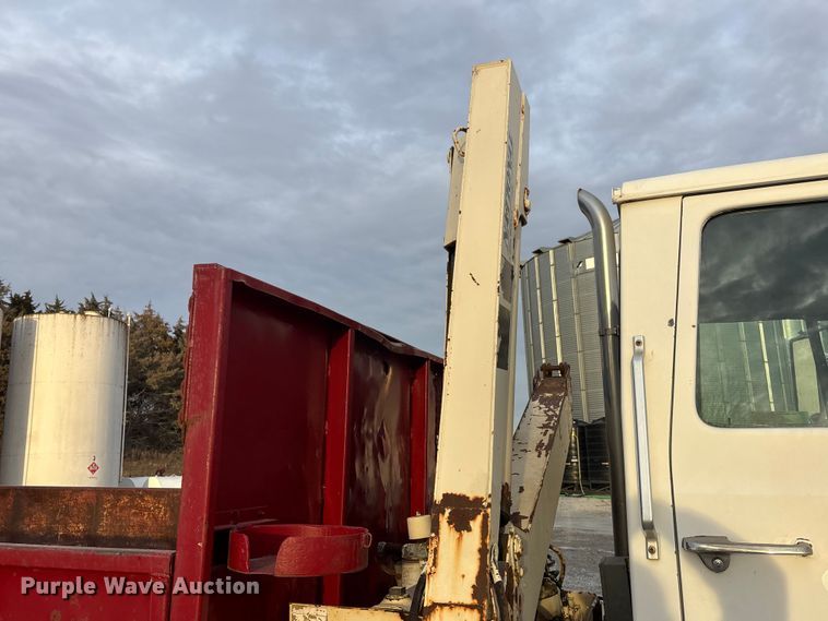 image for item FG1635 1988 Ford LN8000 crane truck