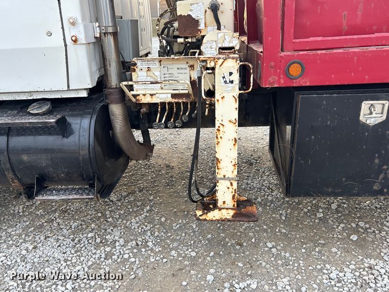 image for item FG1635 1988 Ford LN8000 crane truck