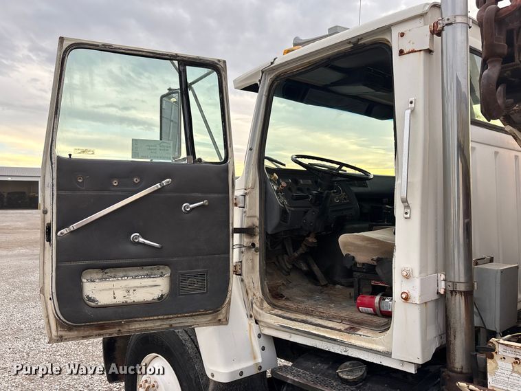 image for item FG1635 1988 Ford LN8000 crane truck