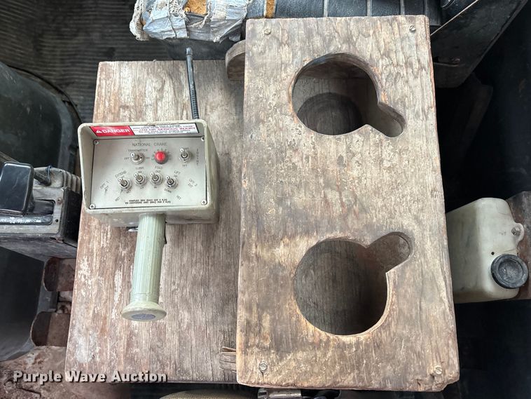 image for item FG1635 1988 Ford LN8000 crane truck