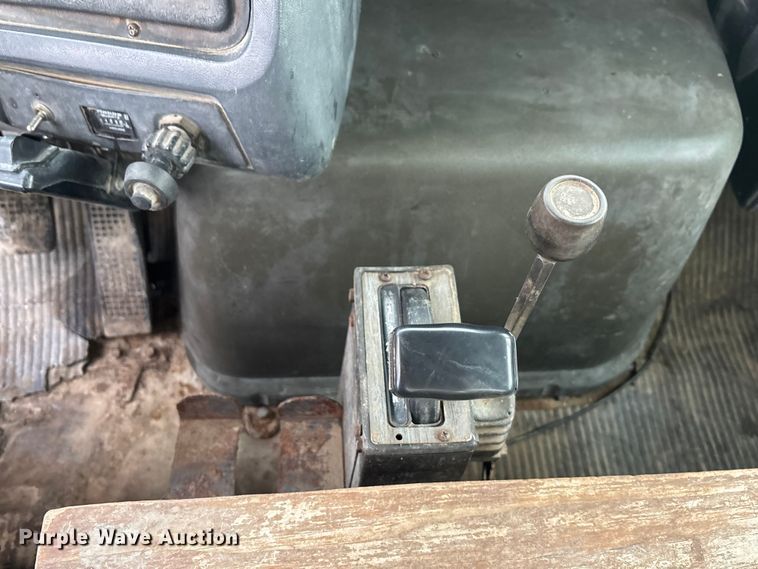 image for item FG1635 1988 Ford LN8000 crane truck