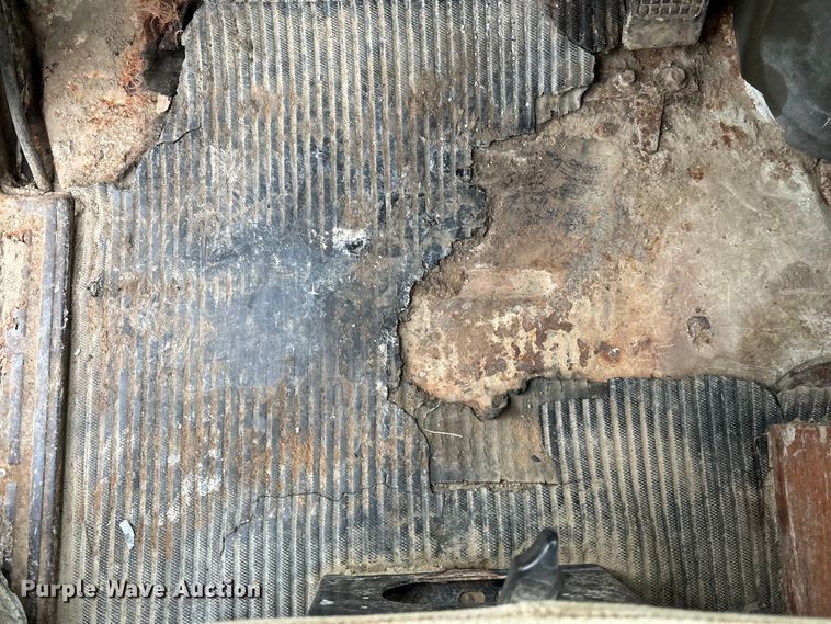 image for item FG1635 1988 Ford LN8000 crane truck