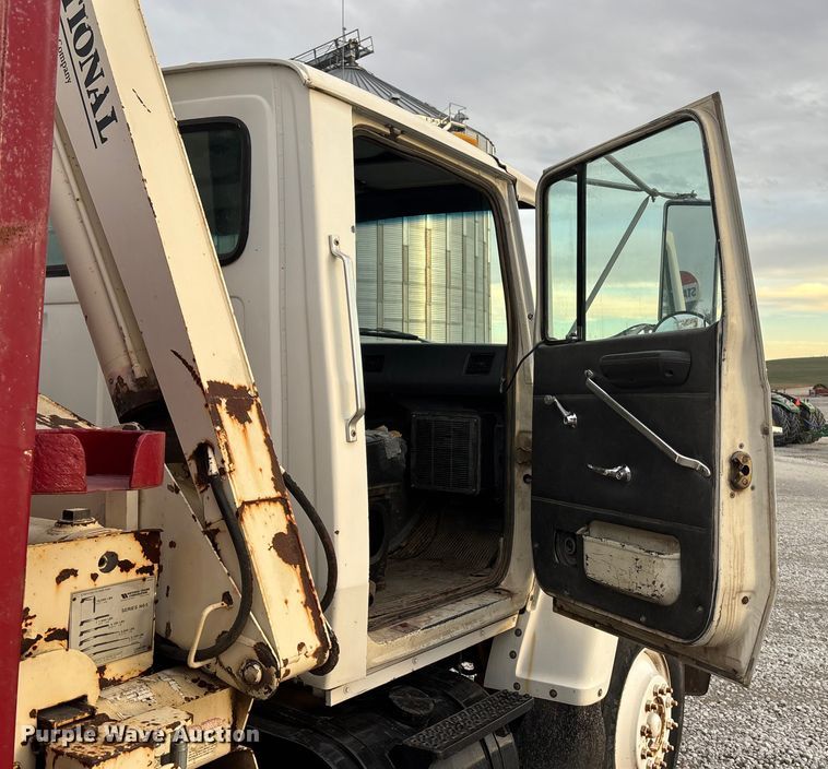 image for item FG1635 1988 Ford LN8000 crane truck