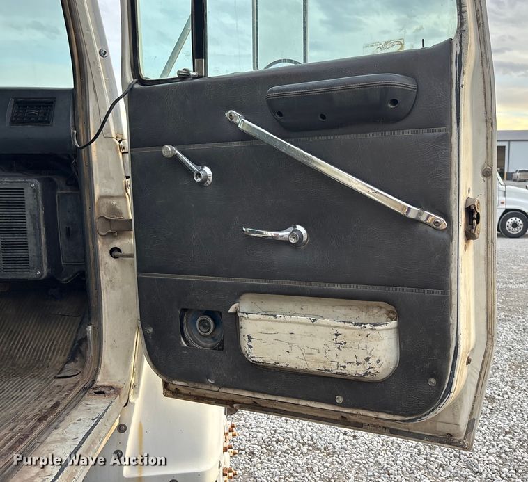 image for item FG1635 1988 Ford LN8000 crane truck