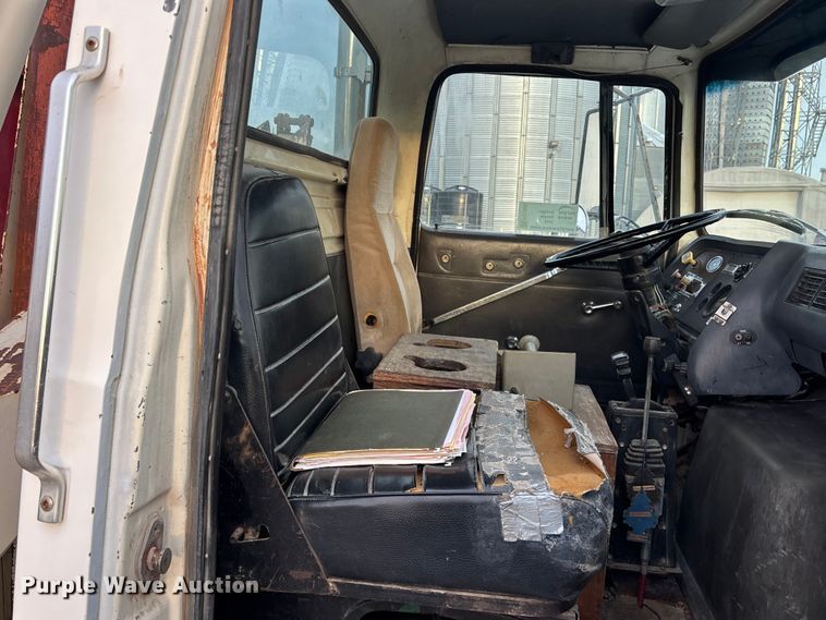 image for item FG1635 1988 Ford LN8000 crane truck