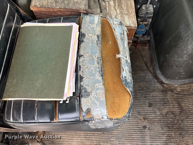 image for item FG1635 1988 Ford LN8000 crane truck