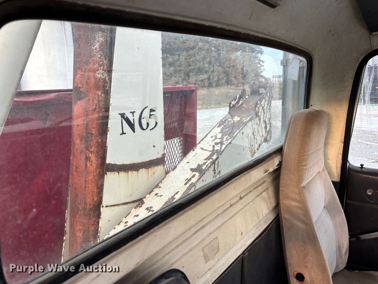 image for item FG1635 1988 Ford LN8000 crane truck