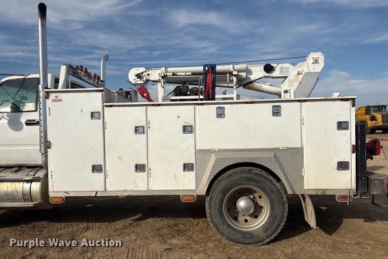 image for item FI0055 1994 GMC TopKick C6500 utility / service truck