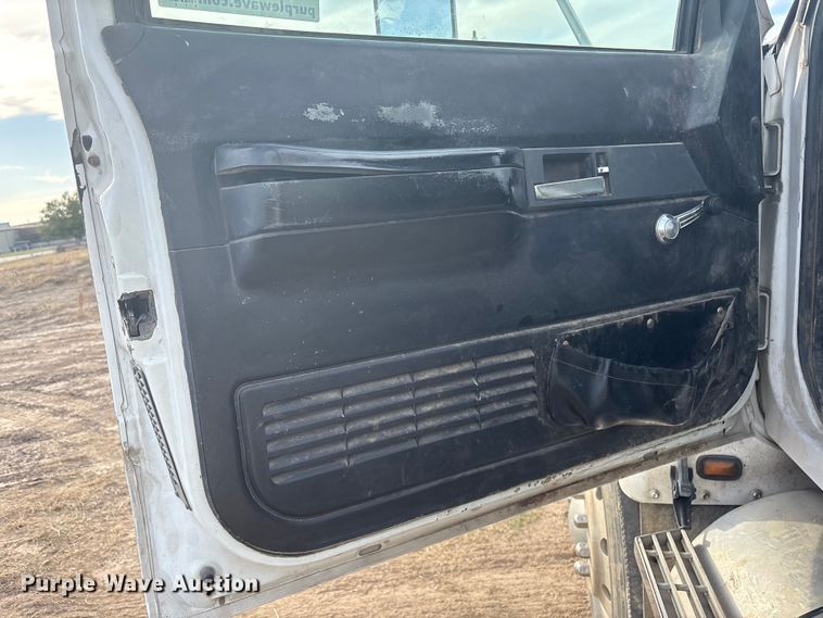 image for item FI0055 1994 GMC TopKick C6500 utility / service truck