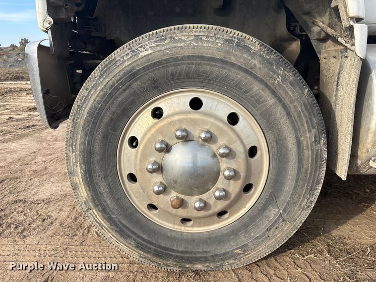 image for item FI0055 1994 GMC TopKick C6500 utility / service truck