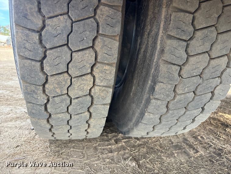 image for item FI0055 1994 GMC TopKick C6500 utility / service truck