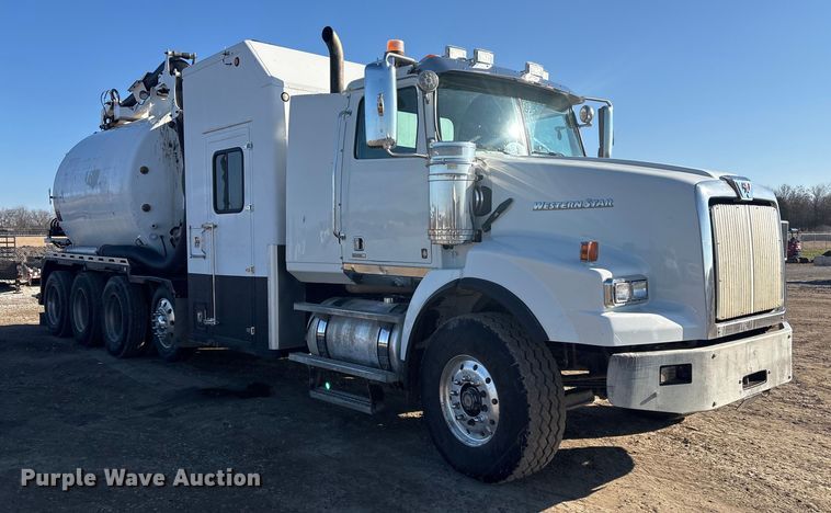 image for item FI0075 2016 Western Star 4900 hydrovac truck