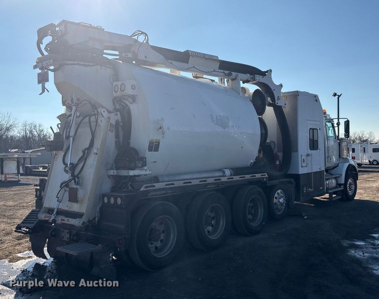 image for item FI0075 2016 Western Star 4900 hydrovac truck