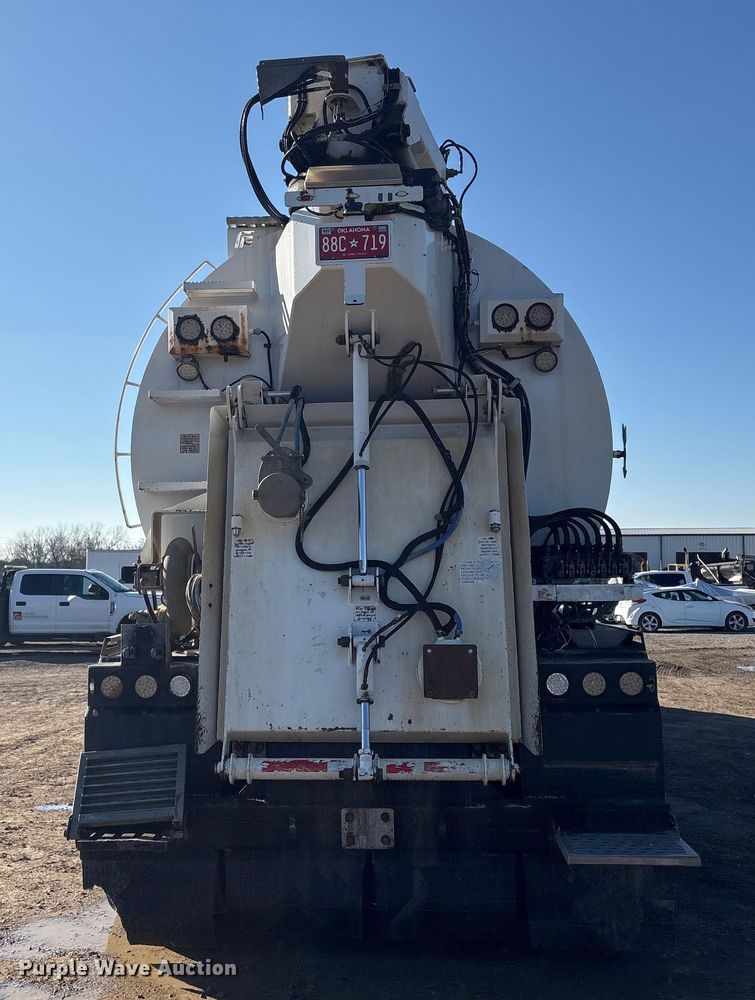 image for item FI0075 2016 Western Star 4900 hydrovac truck