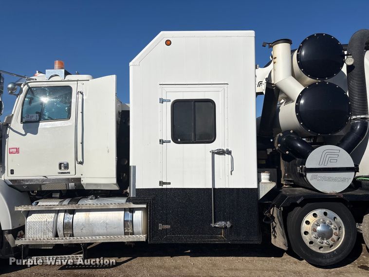 image for item FI0075 2016 Western Star 4900 hydrovac truck