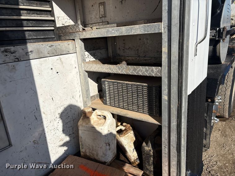 image for item FI0075 2016 Western Star 4900 hydrovac truck