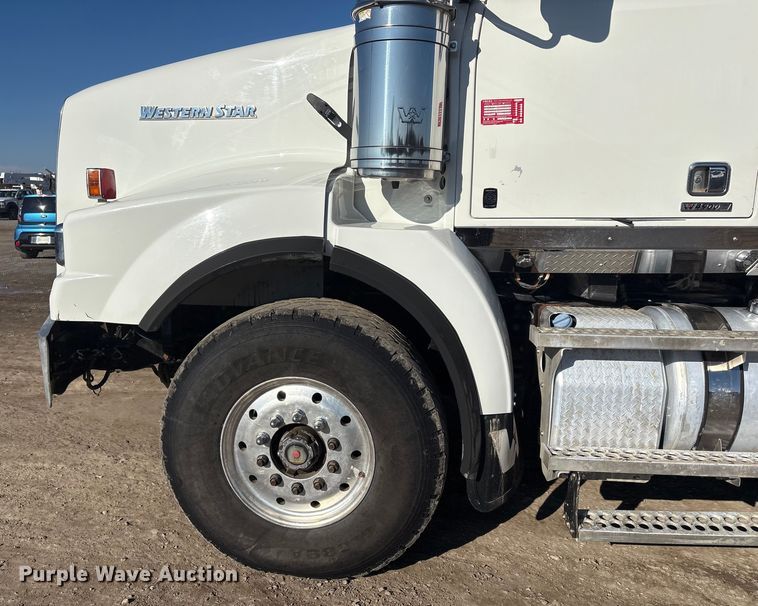 image for item FI0075 2016 Western Star 4900 hydrovac truck