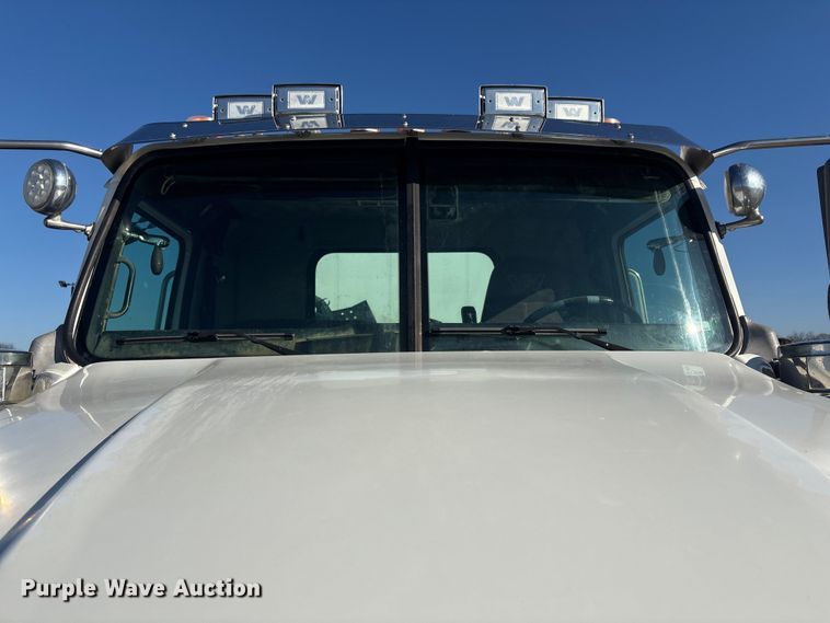 image for item FI0075 2016 Western Star 4900 hydrovac truck