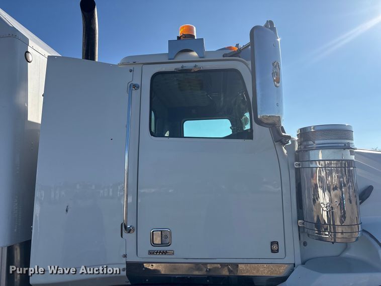 image for item FI0075 2016 Western Star 4900 hydrovac truck