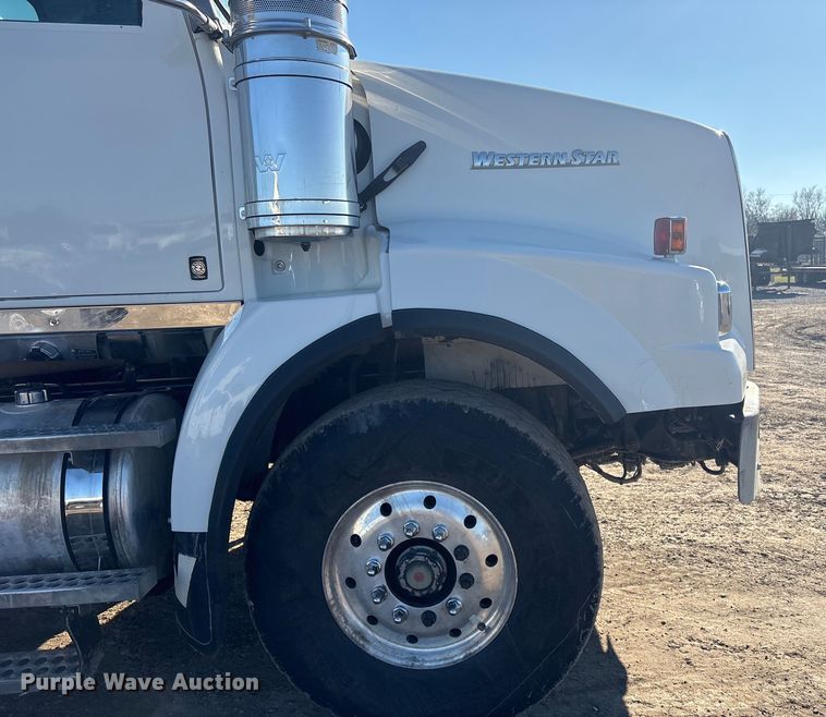 image for item FI0075 2016 Western Star 4900 hydrovac truck