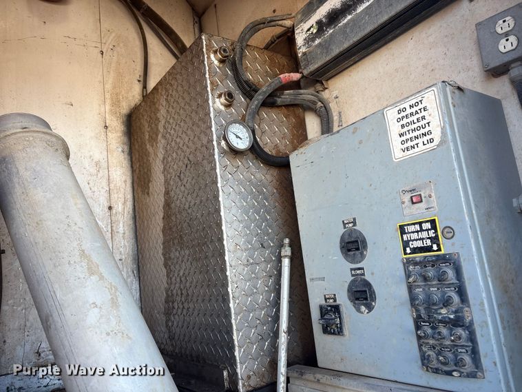 image for item FI0075 2016 Western Star 4900 hydrovac truck