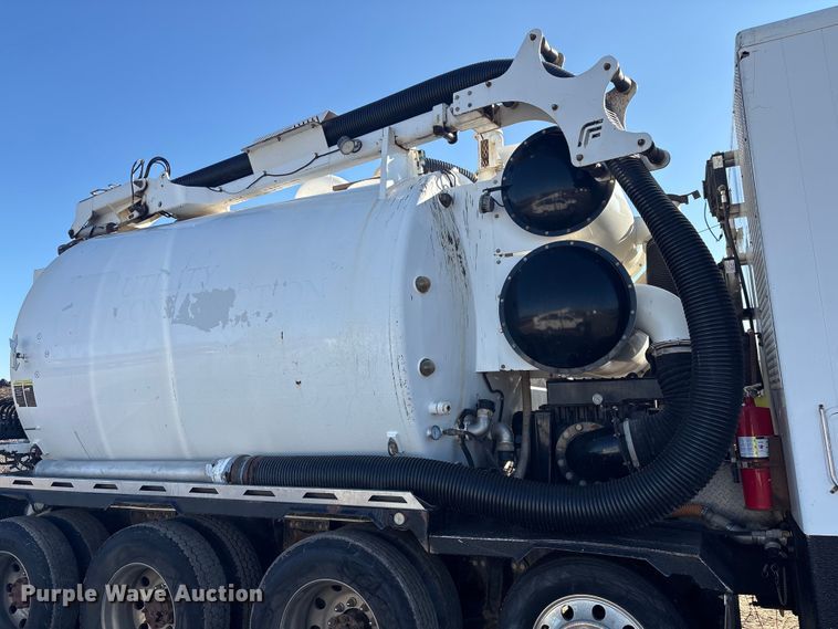 image for item FI0075 2016 Western Star 4900 hydrovac truck