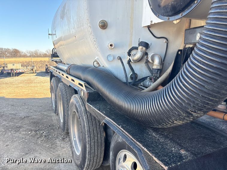 image for item FI0075 2016 Western Star 4900 hydrovac truck