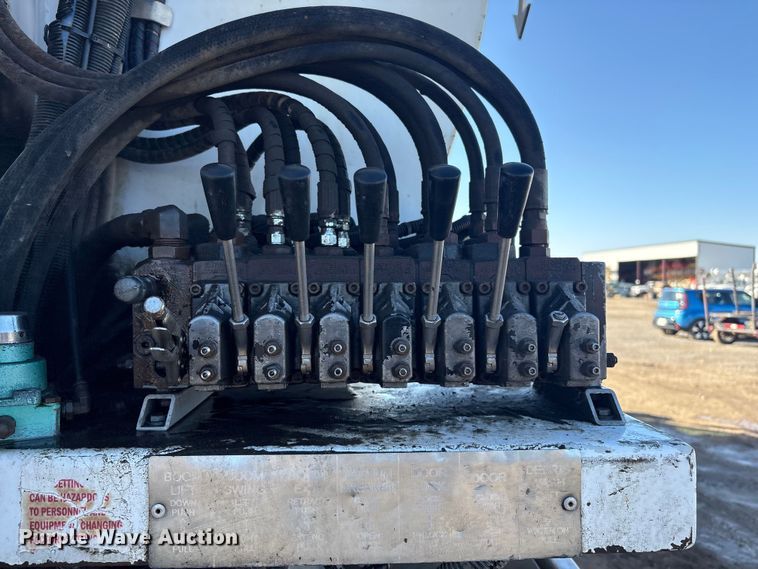 image for item FI0075 2016 Western Star 4900 hydrovac truck