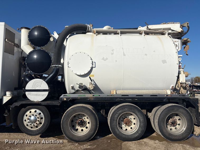 image for item FI0075 2016 Western Star 4900 hydrovac truck