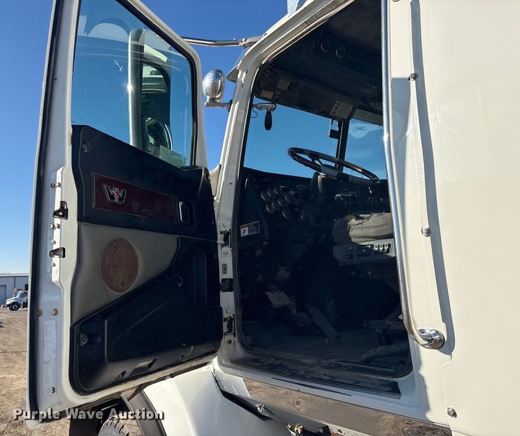 image for item FI0075 2016 Western Star 4900 hydrovac truck