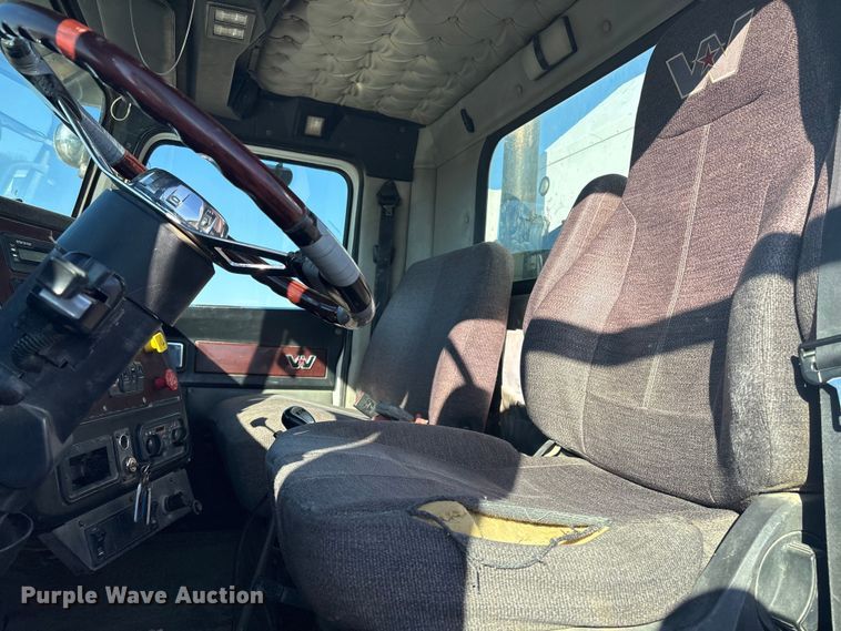 image for item FI0075 2016 Western Star 4900 hydrovac truck